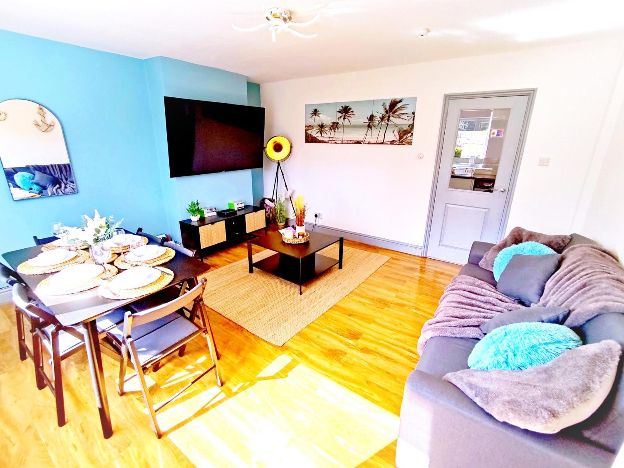 Comfortable 3 Bedrooms Leeds Beach House - Ideal For Family And Contractors - Free Parking For 2 Cars Exterior foto
