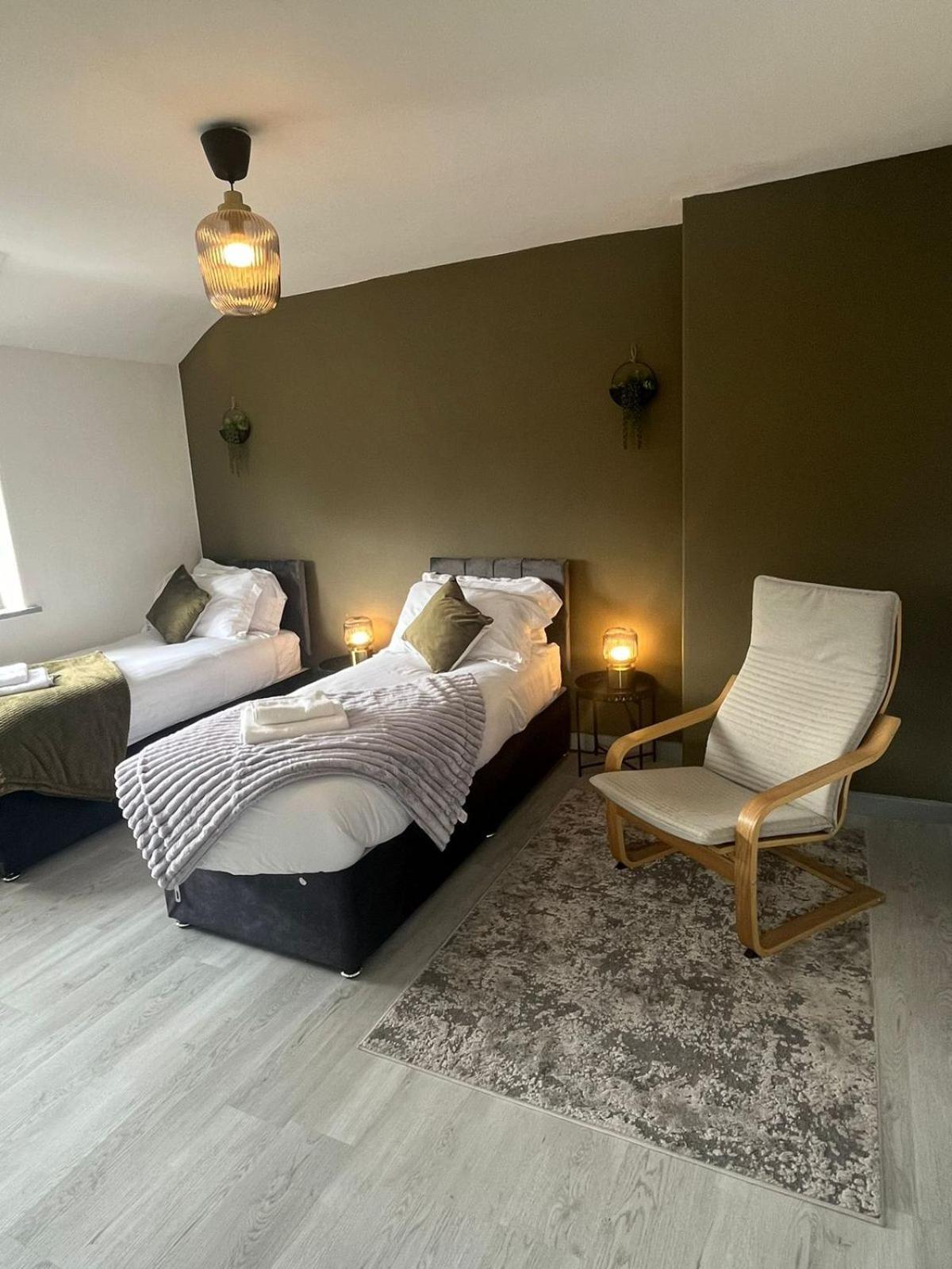 Comfortable 3 Bedrooms Leeds Beach House - Ideal For Family And Contractors - Free Parking For 2 Cars Exterior foto
